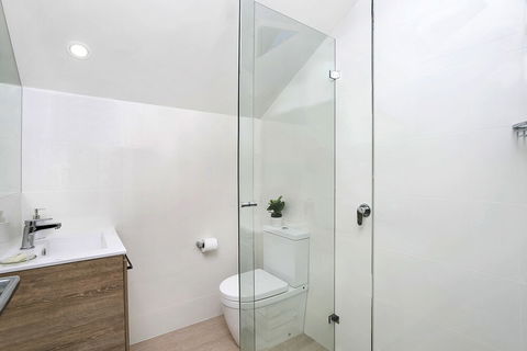 Private Garden Apartment Minutes Walk To Station NBN01 - Accommodation Broome 3