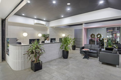 The Metropolitan Spring Hill - Accommodation Broome 4
