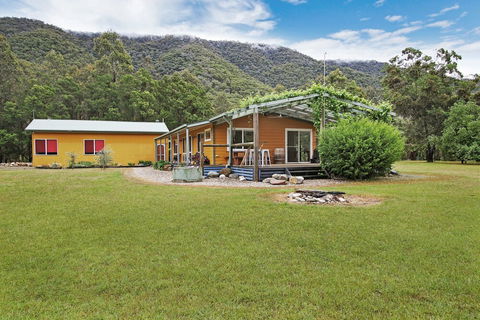 Feathertop Views And Dorm - Accommodation Broome 2