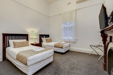 Seymours On Lydiard - Accommodation Broome 1