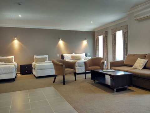 Seymours On Lydiard - Accommodation Broome 6