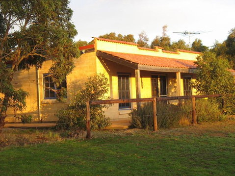 Dees Villa Bed & Breakfast - Accommodation Broome 5