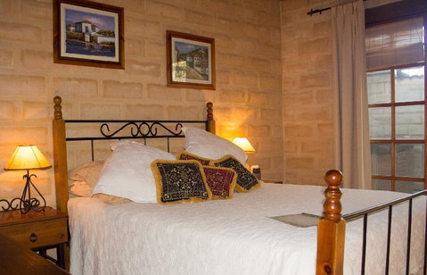 Dees Villa Bed & Breakfast - Accommodation Broome 3