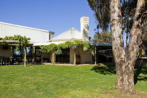 Eco-luxe At Mount Avoca - Accommodation Broome 1