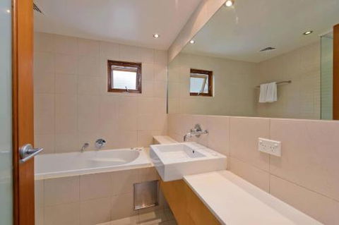 Snow Stream Apartments - Accommodation Broome 1