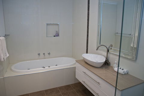 Yarra Glen Racecourse Apartments - Accommodation Broome 4