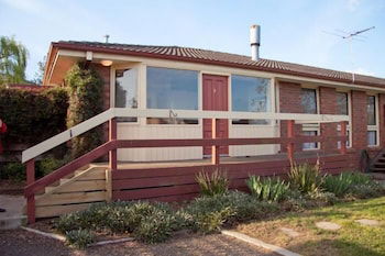 Yarra Glen Racecourse Apartments - Accommodation Broome 0