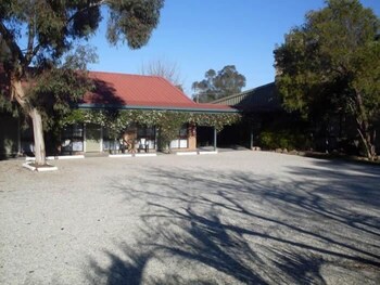 Jolly Swagman Motor Inn Holbrook - Accommodation Broome 0