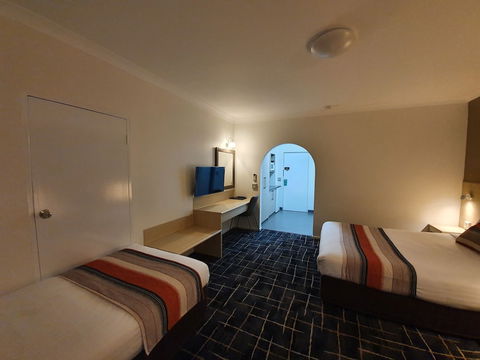 Hamiltonâ€™s Queanbeyan Motel - Accommodation Broome 6