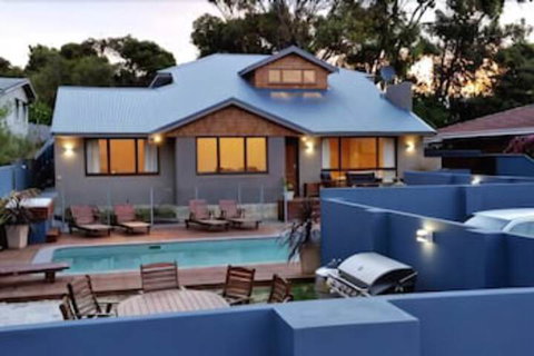 Waikiki Beach Bed & Breakfast - Accommodation Broome 0