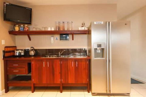 Waikiki Beach Bed & Breakfast - Accommodation Broome 4