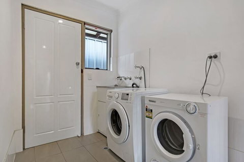 Adelaide Holiday Homes - Accommodation Broome 2