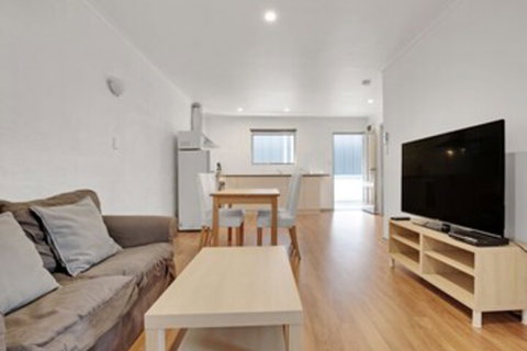 Adelaide Holiday Homes - Accommodation Broome 0