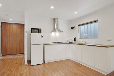 Adelaide Holiday Homes - Accommodation Broome 7