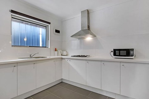 Adelaide Holiday Homes - Accommodation Broome 5