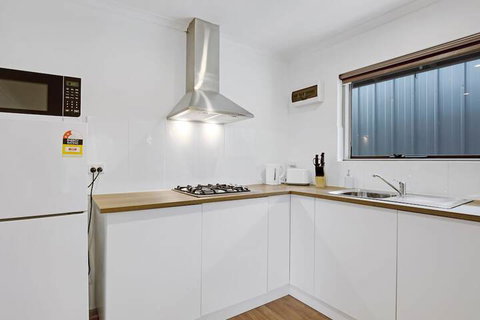 Adelaide Holiday Homes - Accommodation Broome 4