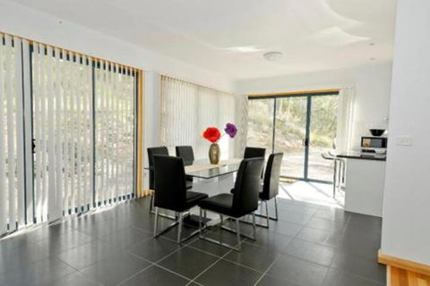 Hill Top Retreat - Accommodation Broome 3