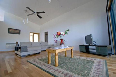 Hill Top Retreat - Accommodation Broome 7