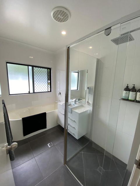 Cooktown Harbour View Luxury Apartments - Accommodation Broome 4