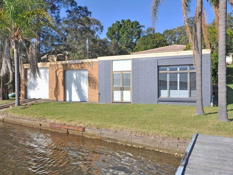 The Studio On The Lake At Fishing Point Lake Macquarie Honestly Put The Line In & Catch Fish - Accommodation Broome 2