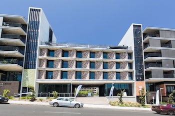 Racecourse Space Pop Up - Accommodation Broome 6