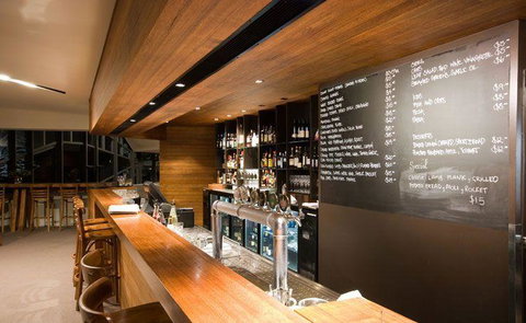 Peppermint Bay - Bar, Dining And Terrace - Accommodation Broome 5