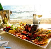 Waves on the Beach - Accommodation Broome