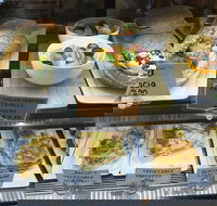 Ducky in the Field - Accommodation Broome