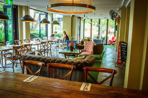Simple & Irresistible Thai Restaurant - Accommodation Broome 0