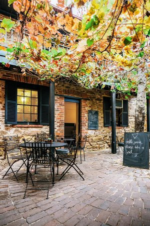 Alby & Esthers - Accommodation Broome 0