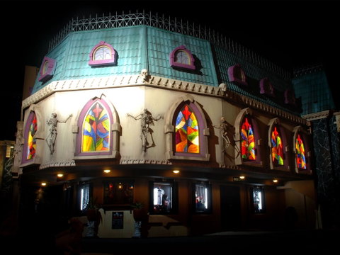 Dracula's Cabaret - Accommodation Broome 1