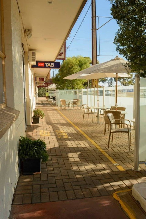 V Hotel - Accommodation Broome 0