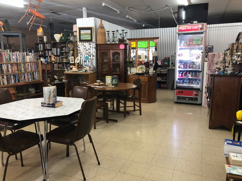 Wallaroo Treasures And Treats Cafe - Accommodation Broome 0