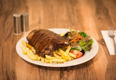 Central Hotel Cootamundra - Accommodation Broome 2