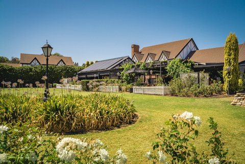 Mick O'Shea's - Accommodation Broome 2