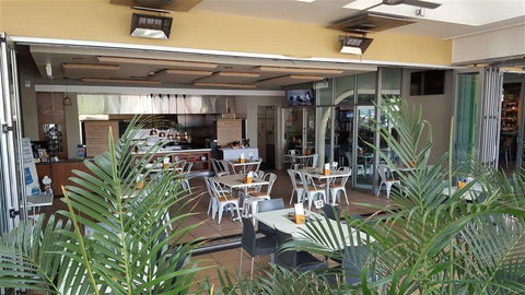 Caloundra Hotel - Accommodation Broome 0