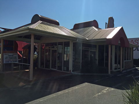 Monbulk Charcoal Chicken - Accommodation Broome 0