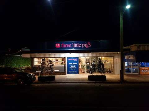 Three Little Pigs - Bar And Bistro - Accommodation Broome 0