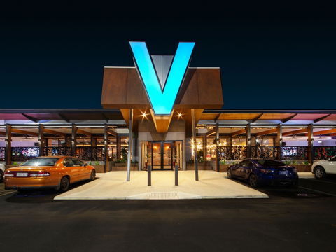 V Hotel - Accommodation Broome 0