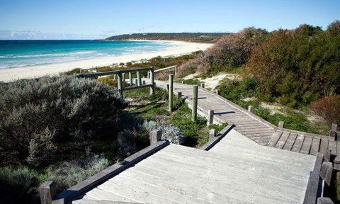 Bunkers Beach House - Accommodation Broome 0