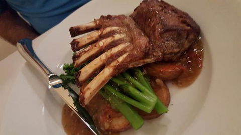 Eljays Restaurant At Comfort Inn Bay Of Isles - Accommodation Broome 0