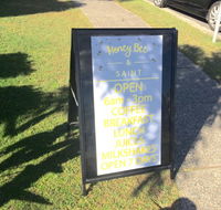 Honey Bee  Saint - Accommodation Broome