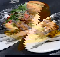 EJ's Bistro - Centrals Sports Club Trinity Beach - Accommodation Broome