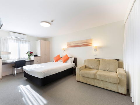 Ibis Styles Canberra Tall Trees - Accommodation Broome 3