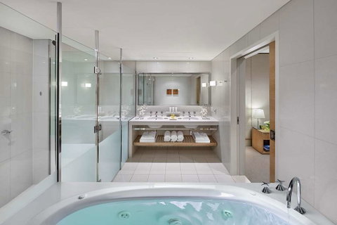 Crown Promenade Hotel - Accommodation Broome 10