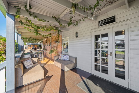 Ambassador On Ruthven Motel - Accommodation Broome 1