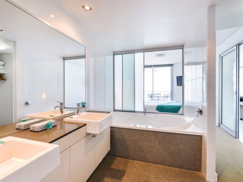 Grand Mercure Apartments Bargara - Accommodation Broome 6