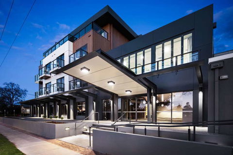 Quality Hotel Lakeside - Accommodation Broome 1