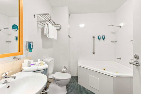 Quality Hotel Dickson - Accommodation Broome 5