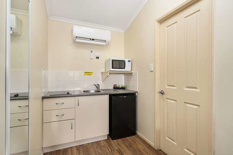 Caboolture Central Motor Inn, SureStay Collection - Accommodation Broome 13